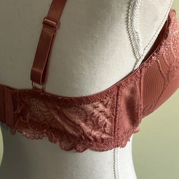 B. Luxe underwire lace t-shirt molded cups bra, NWOT - Picture 15 of 16